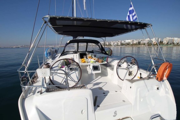 Cyclades 50.5 in Athen "Lucky dice"