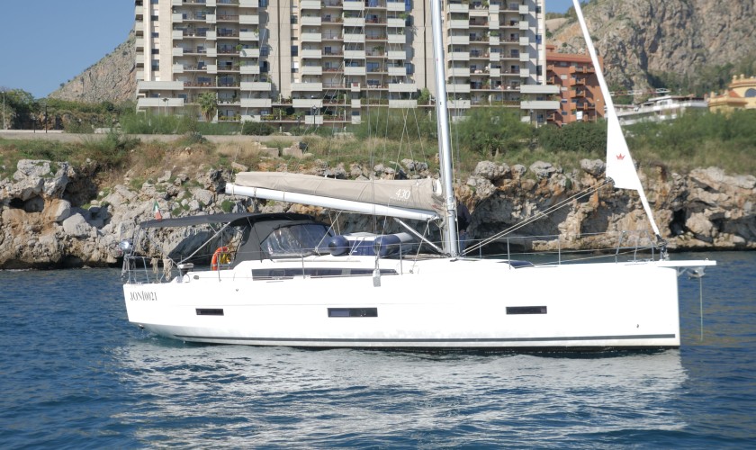 Dufour 430 in Milazzo "Bloody Mary"