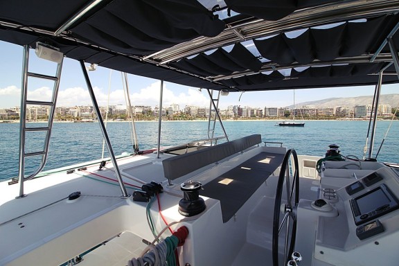 Lagoon 450 F in Athen "Poker Face"