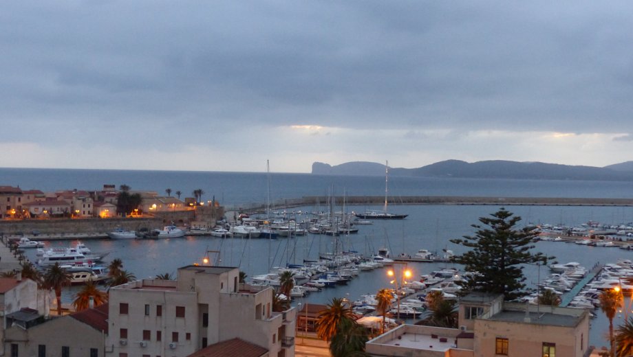 Hafen von Alghero auf Sardinien